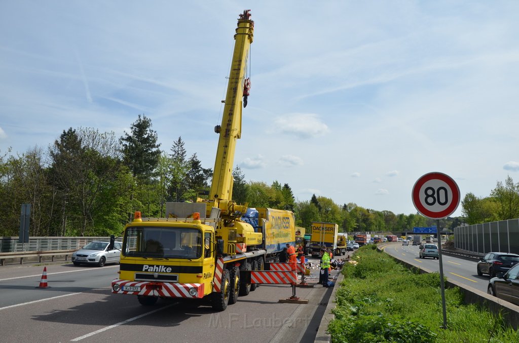 VU LKW umgestuerzt A 3 Rich Oberhausen Hoehe AS Koeln Koenigsforst P371.JPG - Miklos Laubert